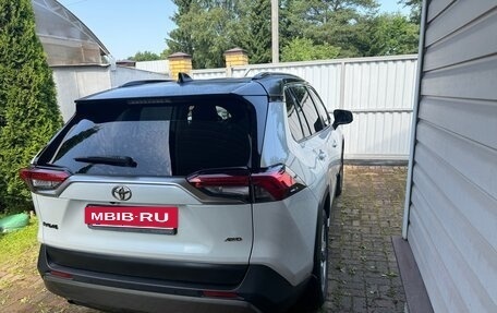 Toyota RAV4, 2019 год, 3 180 000 рублей, 3 фотография