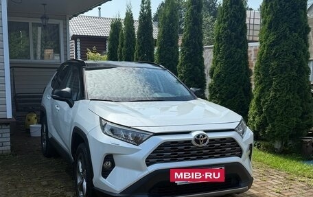 Toyota RAV4, 2019 год, 3 180 000 рублей, 2 фотография