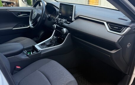 Toyota RAV4, 2019 год, 3 180 000 рублей, 9 фотография