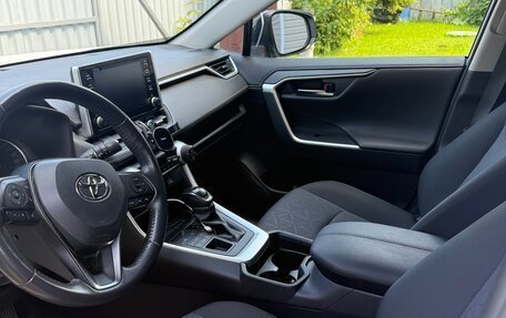 Toyota RAV4, 2019 год, 3 180 000 рублей, 11 фотография
