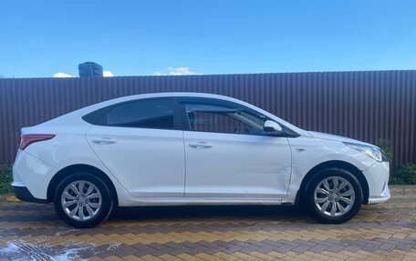 Hyundai Solaris II рестайлинг, 2021 год, 1 300 000 рублей, 4 фотография
