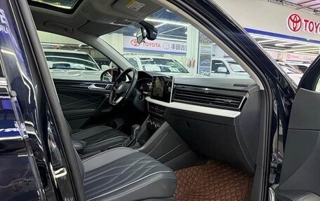 Volkswagen Tiguan II, 2023 год, 2 400 000 рублей, 9 фотография