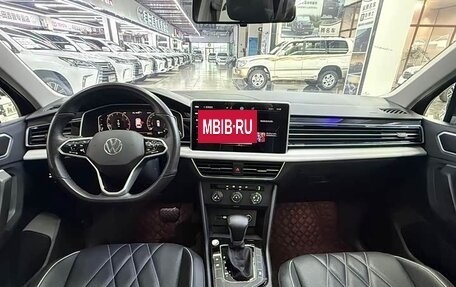 Volkswagen Tiguan II, 2023 год, 2 400 000 рублей, 10 фотография