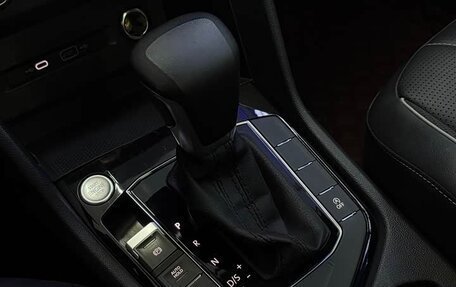 Volkswagen Tiguan II, 2023 год, 2 400 000 рублей, 15 фотография