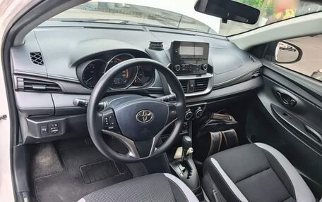 Toyota Yaris, 2022 год, 1 053 000 рублей, 10 фотография