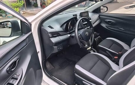 Toyota Yaris, 2022 год, 1 053 000 рублей, 12 фотография