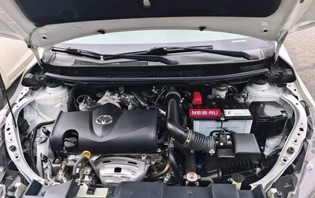 Toyota Yaris, 2022 год, 1 053 000 рублей, 14 фотография