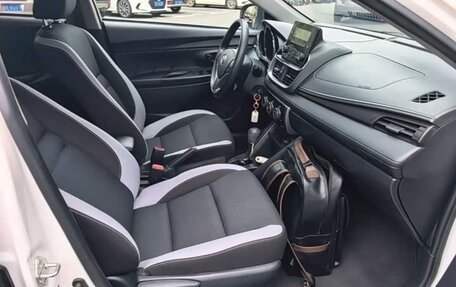 Toyota Yaris, 2022 год, 1 053 000 рублей, 16 фотография