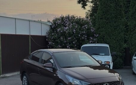 Hyundai Solaris II рестайлинг, 2022 год, 1 700 000 рублей, 2 фотография