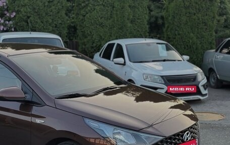 Hyundai Solaris II рестайлинг, 2022 год, 1 700 000 рублей, 4 фотография