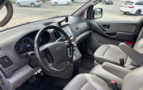 Hyundai Grand Starex Grand Starex I рестайлинг 2, 2018 год, 2 930 000 рублей, 3 фотография
