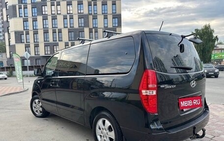 Hyundai Grand Starex Grand Starex I рестайлинг 2, 2018 год, 2 930 000 рублей, 4 фотография