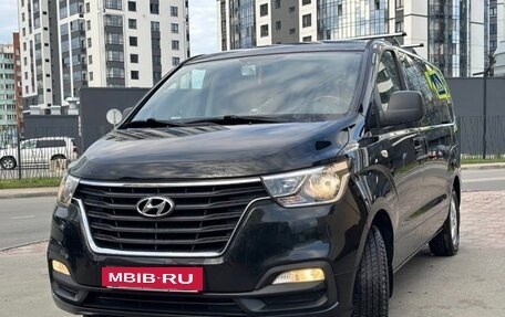 Hyundai Grand Starex Grand Starex I рестайлинг 2, 2018 год, 2 930 000 рублей, 7 фотография