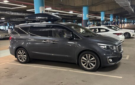 KIA Carnival III, 2016 год, 2 050 000 рублей, 2 фотография