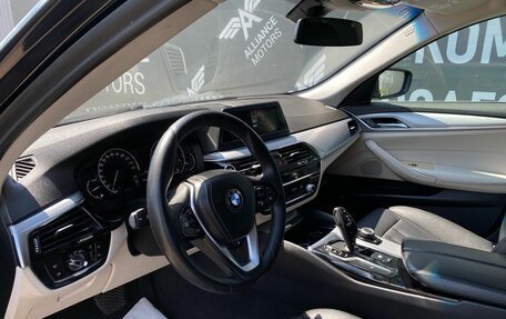 BMW 5 серия, 2019 год, 2 450 000 рублей, 11 фотография
