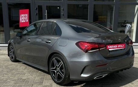 Mercedes-Benz A-Класс, 2020 год, 3 300 000 рублей, 4 фотография