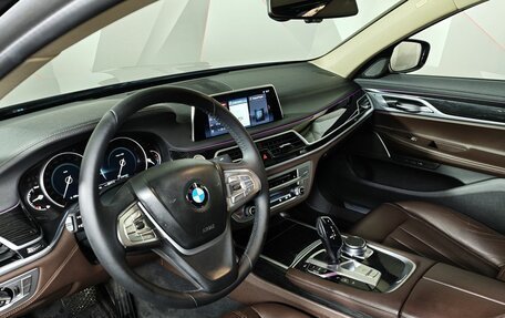 BMW 7 серия, 2018 год, 3 295 000 рублей, 12 фотография