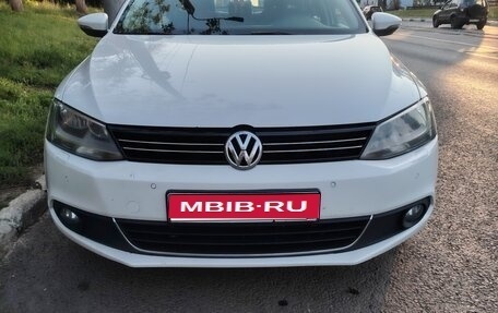 Volkswagen Jetta VI, 2013 год, 1 090 000 рублей, 1 фотография