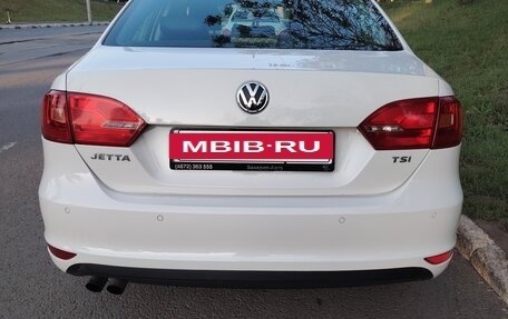 Volkswagen Jetta VI, 2013 год, 1 090 000 рублей, 2 фотография