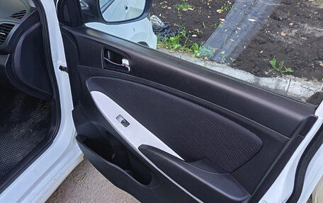Hyundai Solaris II рестайлинг, 2011 год, 750 000 рублей, 7 фотография