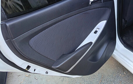 Hyundai Solaris II рестайлинг, 2011 год, 750 000 рублей, 13 фотография