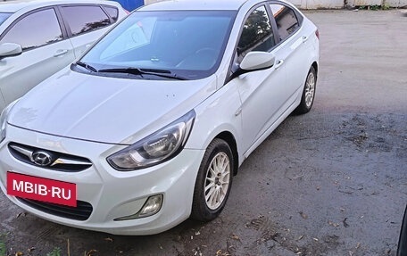 Hyundai Solaris II рестайлинг, 2011 год, 750 000 рублей, 2 фотография