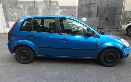 Ford Fiesta, 2004 год, 135 000 рублей, 4 фотография