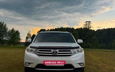 Toyota Highlander III, 2011 год, 2 600 000 рублей, 2 фотография