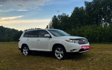 Toyota Highlander III, 2011 год, 2 600 000 рублей, 3 фотография