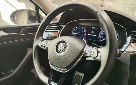 Volkswagen Passat B8 рестайлинг, 2019 год, 2 885 000 рублей, 13 фотография