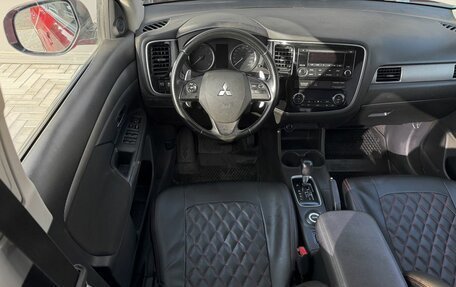 Mitsubishi Outlander III рестайлинг 3, 2014 год, 1 495 000 рублей, 11 фотография