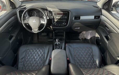 Mitsubishi Outlander III рестайлинг 3, 2014 год, 1 495 000 рублей, 10 фотография