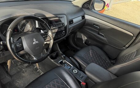 Mitsubishi Outlander III рестайлинг 3, 2014 год, 1 495 000 рублей, 8 фотография
