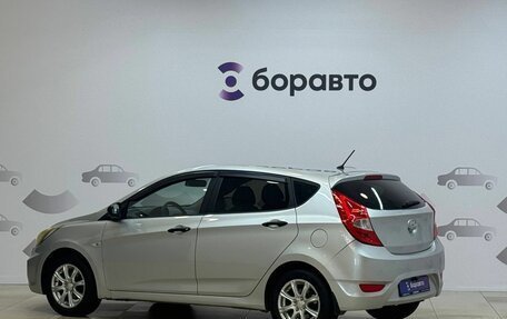 Hyundai Solaris II рестайлинг, 2012 год, 830 000 рублей, 6 фотография