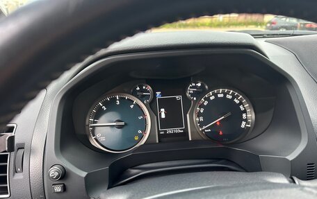 Toyota Land Cruiser Prado 150 рестайлинг 2, 2017 год, 3 700 000 рублей, 5 фотография