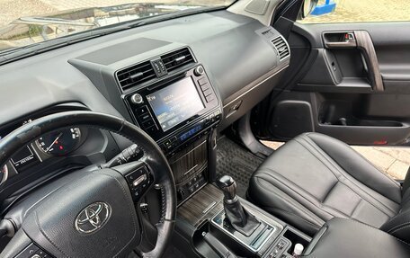 Toyota Land Cruiser Prado 150 рестайлинг 2, 2017 год, 3 700 000 рублей, 6 фотография