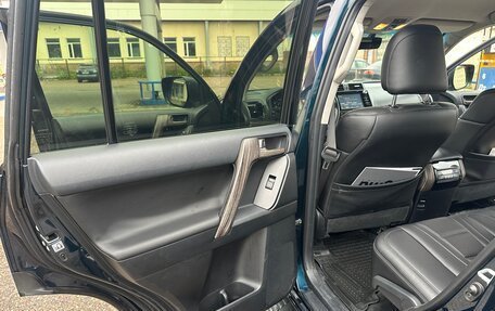 Toyota Land Cruiser Prado 150 рестайлинг 2, 2017 год, 3 700 000 рублей, 7 фотография