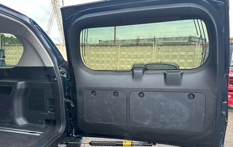 Toyota Land Cruiser Prado 150 рестайлинг 2, 2017 год, 3 700 000 рублей, 11 фотография
