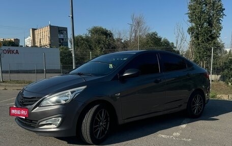 Hyundai Solaris II рестайлинг, 2015 год, 1 100 000 рублей, 3 фотография