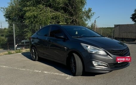 Hyundai Solaris II рестайлинг, 2015 год, 1 100 000 рублей, 2 фотография