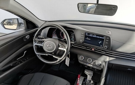 Hyundai Elantra, 2022 год, 2 090 000 рублей, 28 фотография