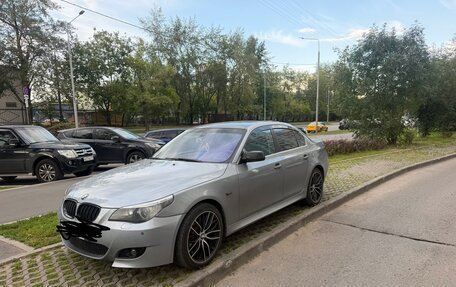 BMW 5 серия, 2005 год, 900 000 рублей, 1 фотография