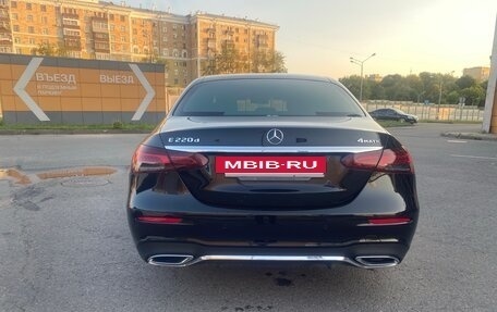 Mercedes-Benz E-Класс, 2022 год, 5 300 000 рублей, 3 фотография