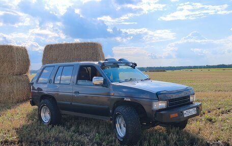 Nissan Terrano II рестайлинг, 1994 год, 650 000 рублей, 2 фотография