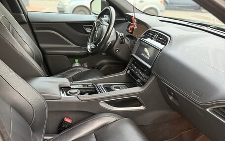 Jaguar F-Pace, 2017 год, 2 590 000 рублей, 10 фотография