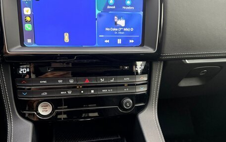 Jaguar F-Pace, 2017 год, 2 590 000 рублей, 19 фотография