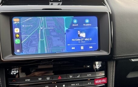 Jaguar F-Pace, 2017 год, 2 590 000 рублей, 18 фотография