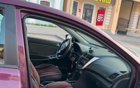 Hyundai Solaris II рестайлинг, 2012 год, 450 000 рублей, 5 фотография