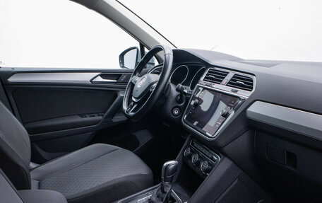 Volkswagen Tiguan II, 2019 год, 2 145 000 рублей, 10 фотография