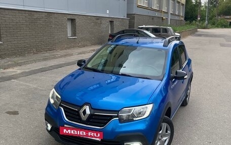 Renault Sandero II рестайлинг, 2020 год, 1 375 000 рублей, 2 фотография